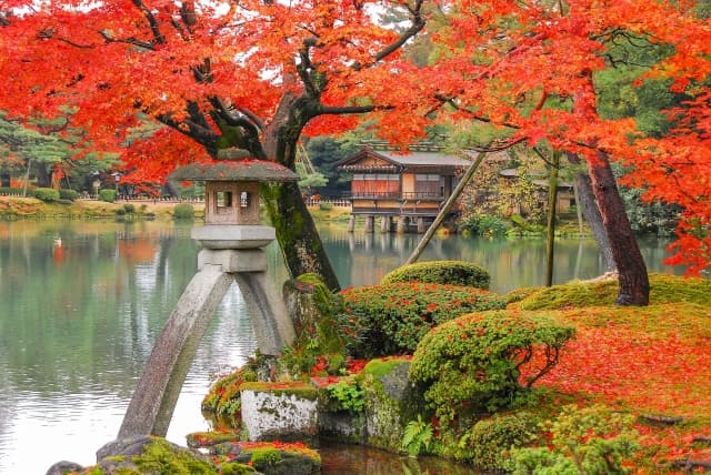 Kenrokuen in Autumn