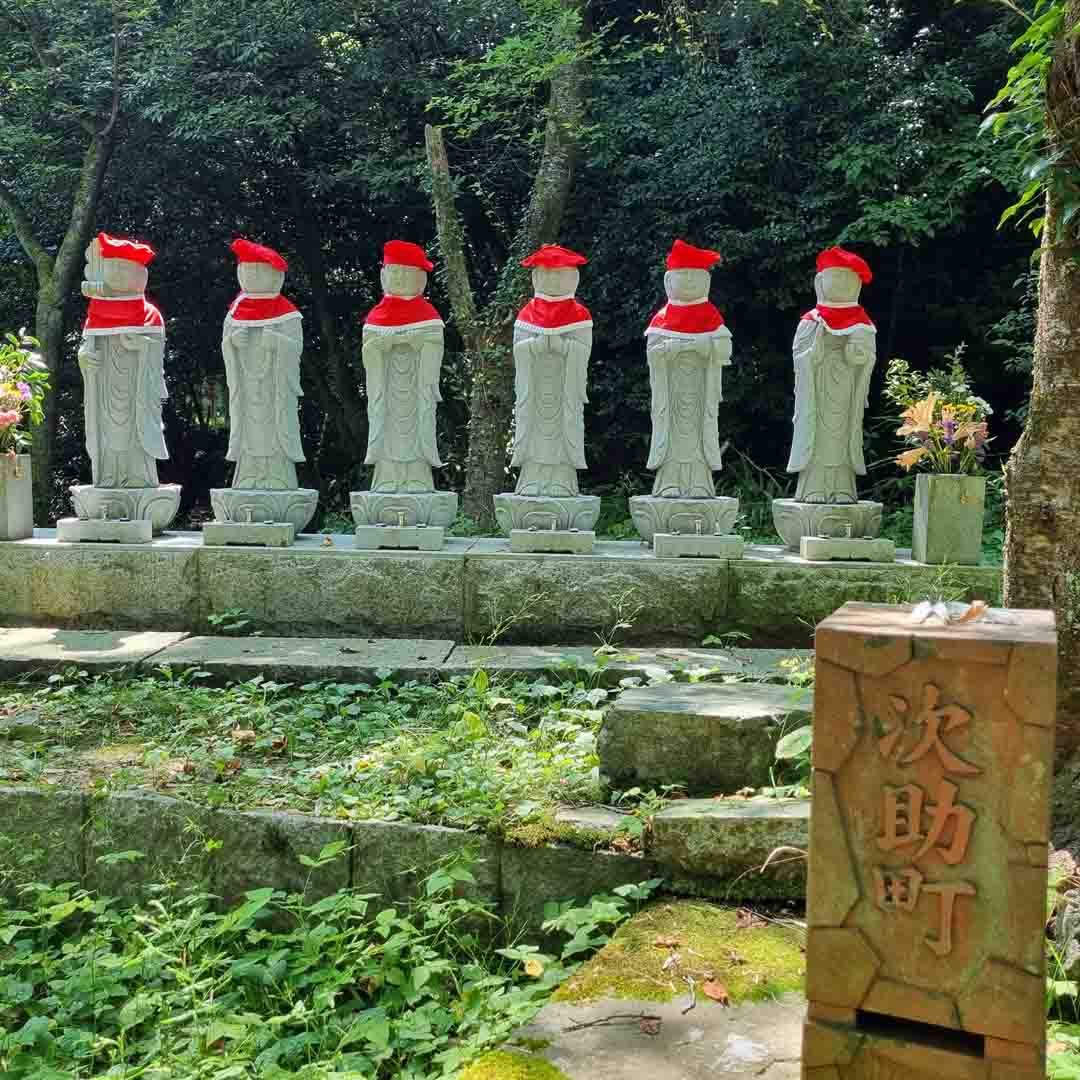 Stone statues on Sado Island resized