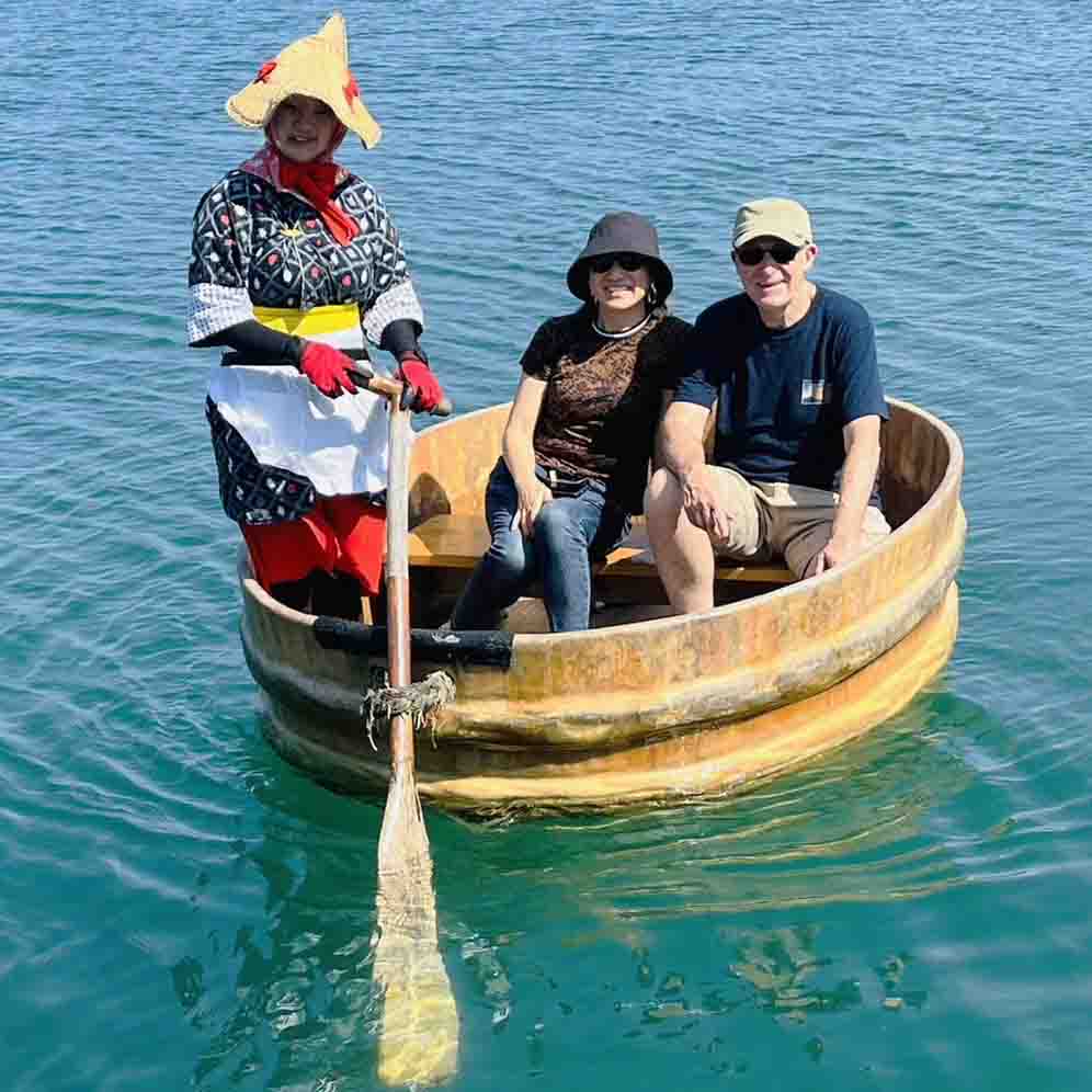 Taraibune tub boat ride on Sado Island